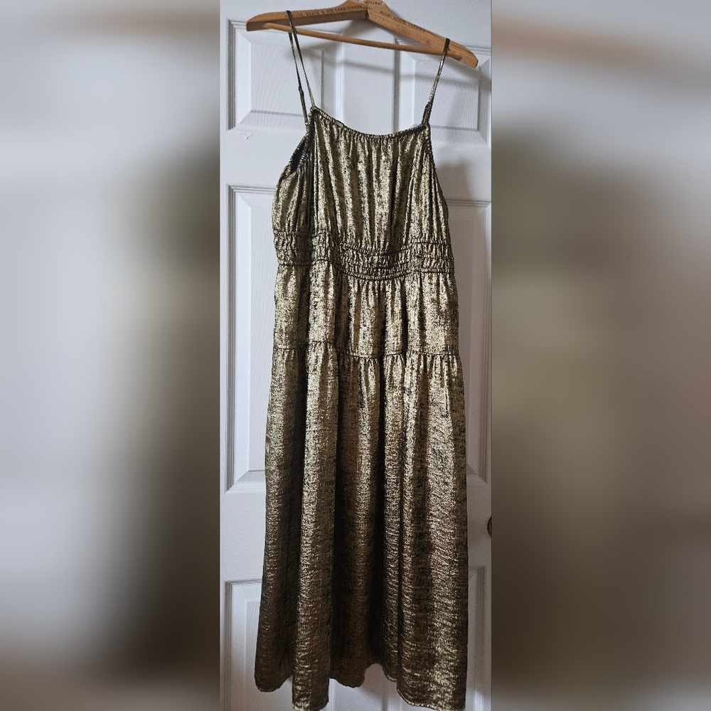 Elegant Gold Sleeveless Dress